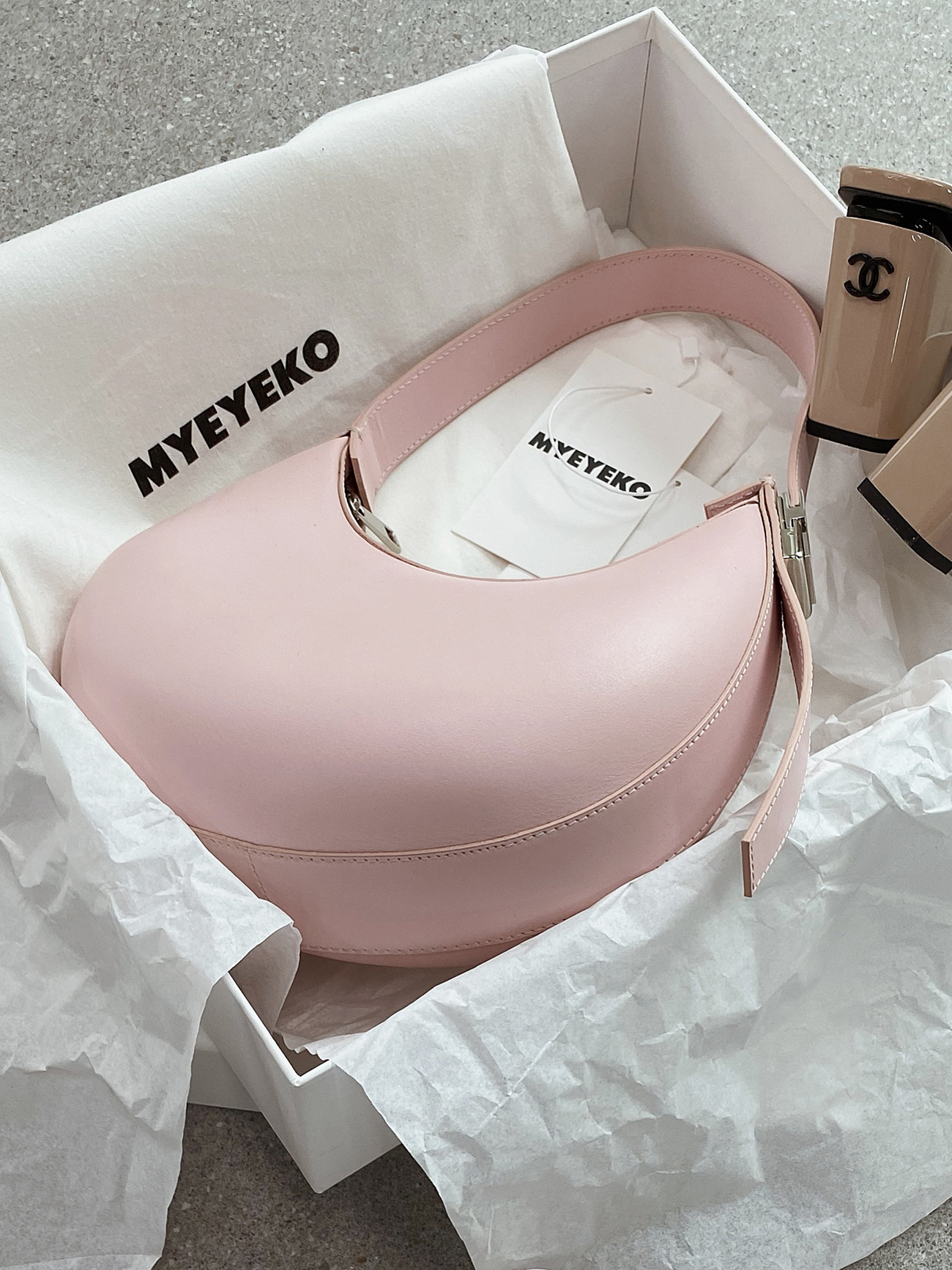 Myeyeko Exclusive Line - POTTERY BAG 포터리백 (PINK) Limited Edition.